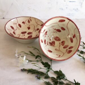 Dos cuencos cerámica pintados a mano rojo